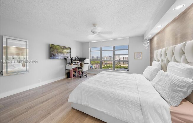 3 beds, 2 baths, $4,200, Unit # 1406