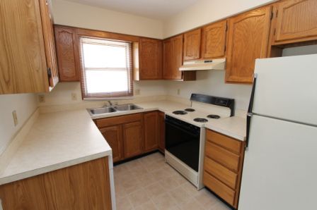 2 beds, 1 bath, $895, Unit APT. 3