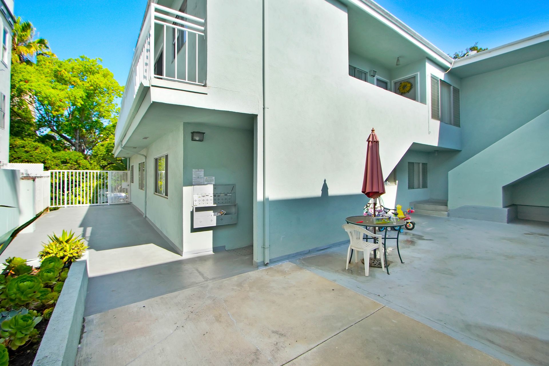 744 S.Windsor Blvd. - just south of Wilshire Blvd.