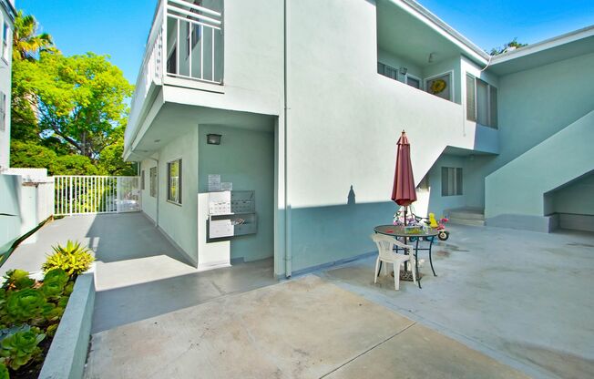 744 S.Windsor Blvd. - just south of Wilshire Blvd.