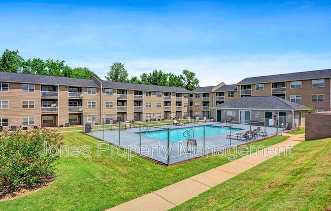 305 UNIVERSITY COUNTRY CLUB DR NE