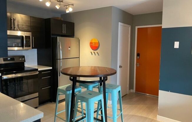 2 beds, 1 bath, $2,495, Unit 106