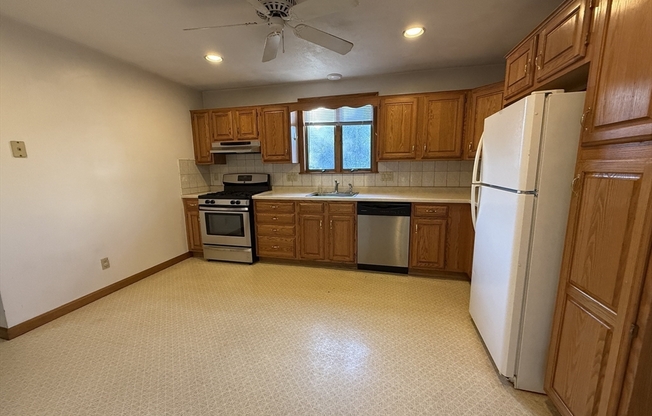 2 beds, 1.5 baths, $2,600, Unit 0