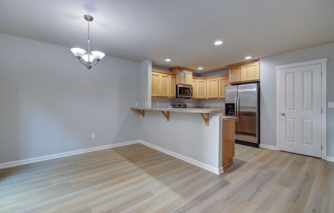 Charming 3 bd 2.5 ba Townhouse - Available Now!