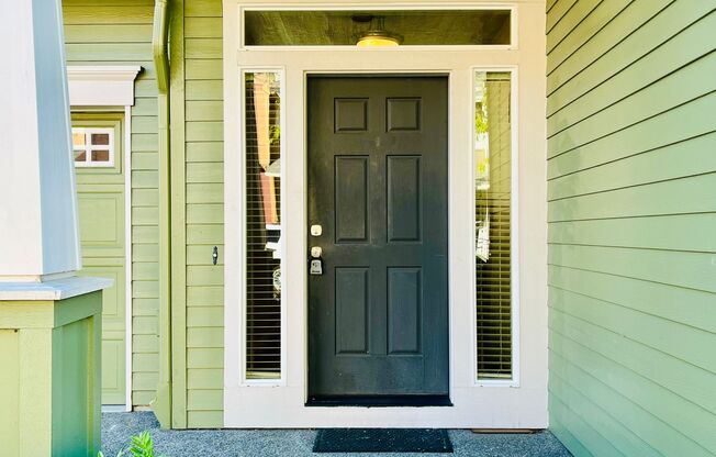 Amazing 3-Bedroom 2.5-Bathroom Townhouse in Beaverton, Attached Garage, Private Patio