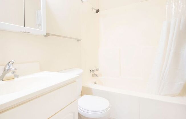 1 bed, 1 bath, 700 sqft, $1,105, Unit 840-104