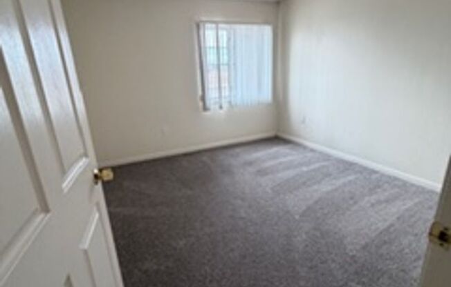 3 beds, 2 baths, 1,360 sqft, $1,489, Unit 110