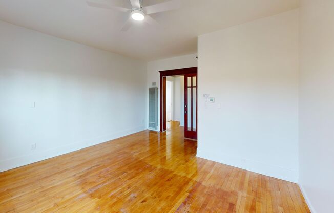 Upstairs 2 Bed 1 Bath at the Charming Vanderbilt Apartments!