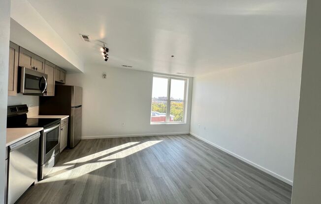 1 bed, 1 bath, 504 sqft, $1,615, Unit 612