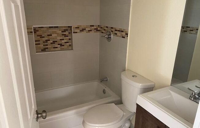 Studio, 1 bath, 800 sqft, $1,495, Unit A