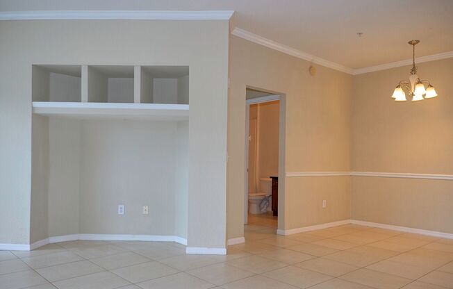 Beautiful 2 bed/2bath 2nd floor townhome in Mosaic at Millenia in Orlando!