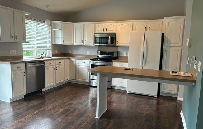 Spacious 3 Bed, 2 Bath Home in Papillion, Ne