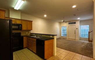 3 beds, 3 baths, $2,100, Unit B