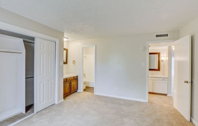 2 beds, 2 baths, 1,070 sqft, $1,700, Unit 70206