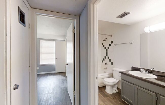 2 beds, 1 bath, 840 sqft, $1,269, Unit 0438