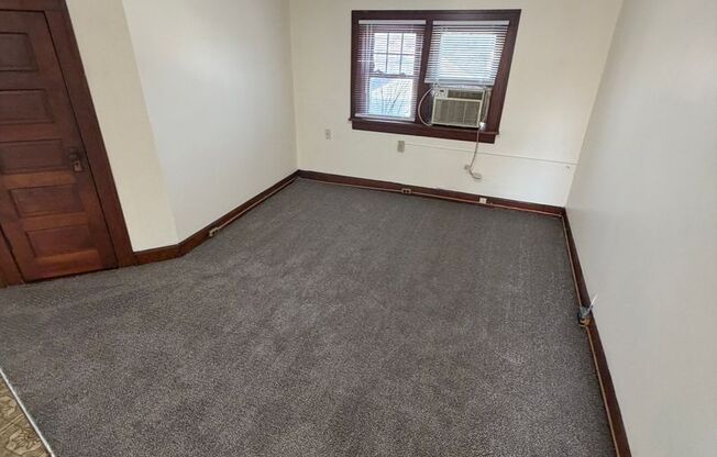 614 Douglas Ave, Des Moines, IA 50313