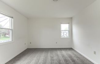 2 beds, 1 bath, $1,350, Unit 22