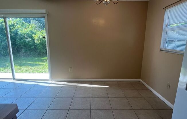 Super Cute 3bd 2bath with Florida Room!!