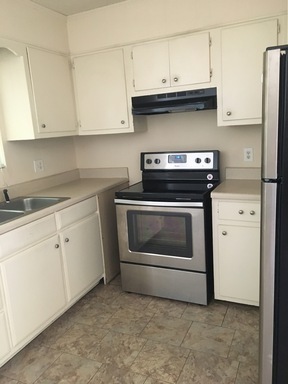 2 beds, 1 bath, 750 sqft, $950, Unit 33