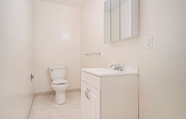 2 beds, 1 bath, $2,500, Unit 2005 Central Ave #C - LU