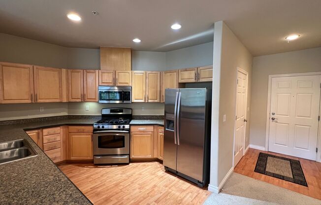 High End (2) Bedroom, (2.5) Bathroom Condo in a Secure Downtown Building!