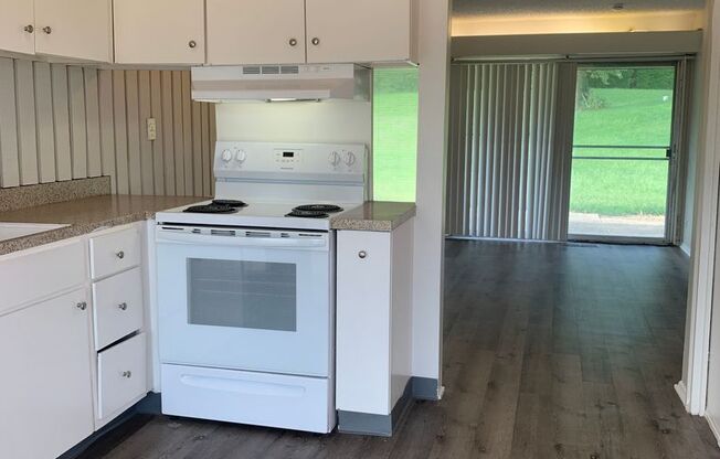 2 beds, 1 bath, 764 sqft, $900, Unit 57C