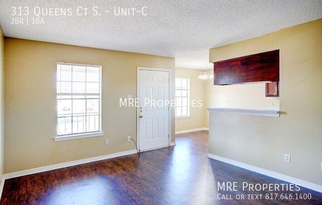313 QUEENS CT S