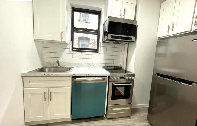 532 E 82 ST
