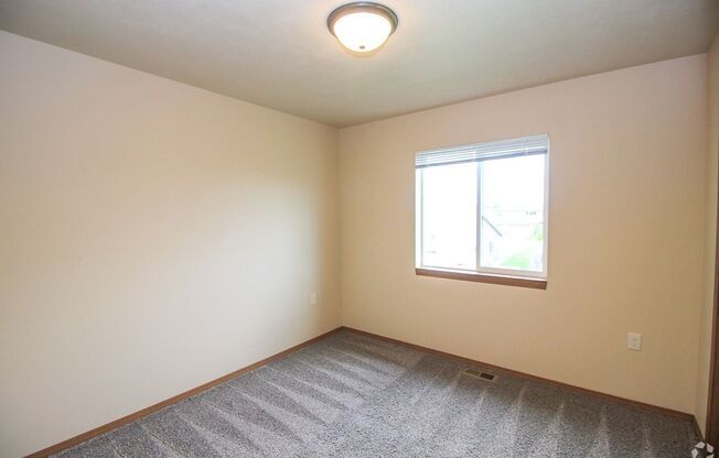 3 beds, 2.5 baths, 1,260 sqft, $1,640, Unit 6800-04
