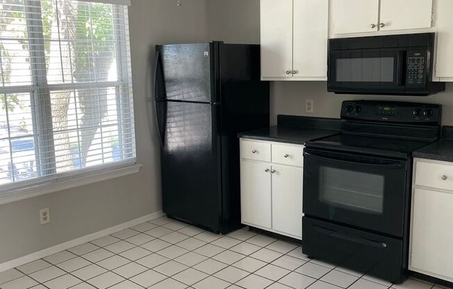 2 beds, 1 bath, $1,050