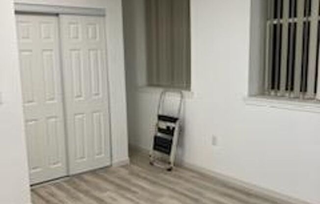 2 beds, 1 bath, $1,200, Unit 103