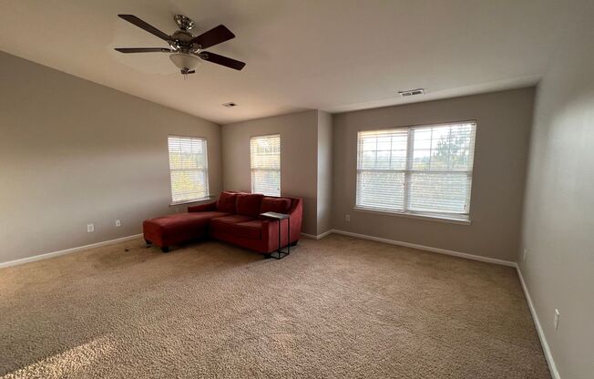 3 beds, 2.5 baths, $1,725, Unit Unit 101