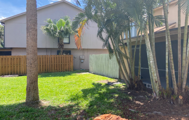 814 SANDTREE DR