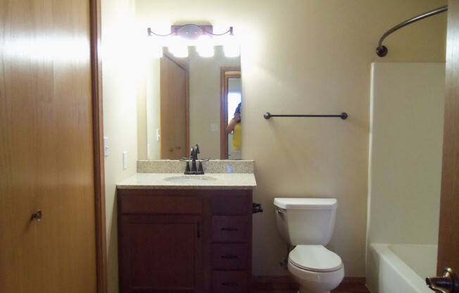 2 beds, 1 bath, 1,250 sqft, $1,329.99, Unit 176-09