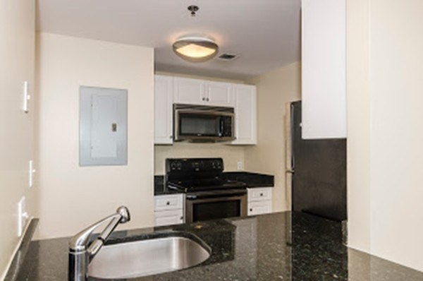 1 bed, 1 bath, 663 sqft, $3,200, Unit 2128