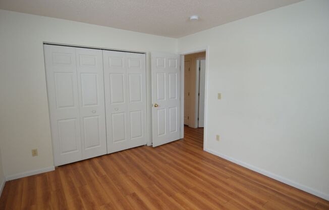 2 beds, 1 bath, 800 sqft, $695, Unit 1