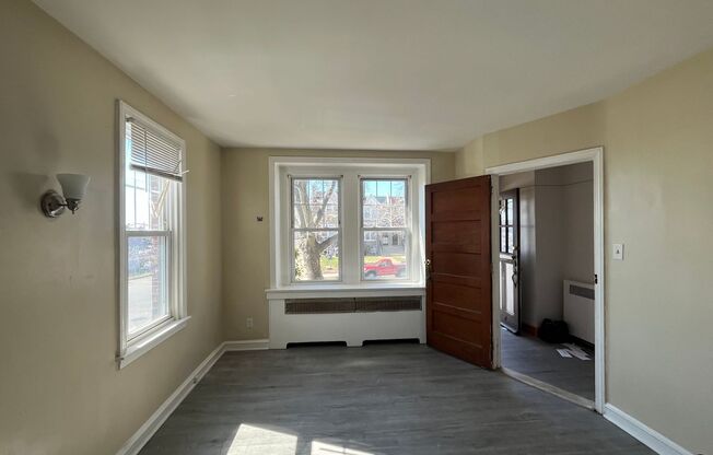 3359 Longshore Ave.