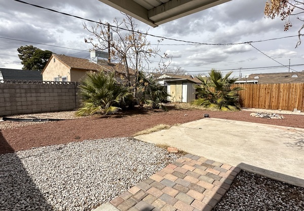 1067 SWEENEY AVE