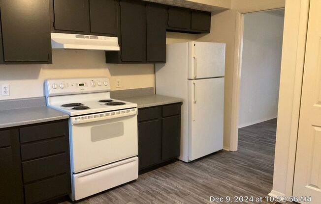 2 beds, 1 bath, 872 sqft, $1,350, Unit 01930