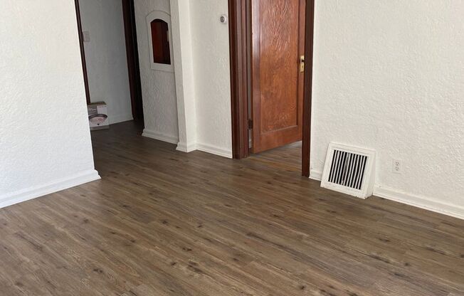 4 beds, 1 bath, $1,200, Unit 11202 (Upper)
