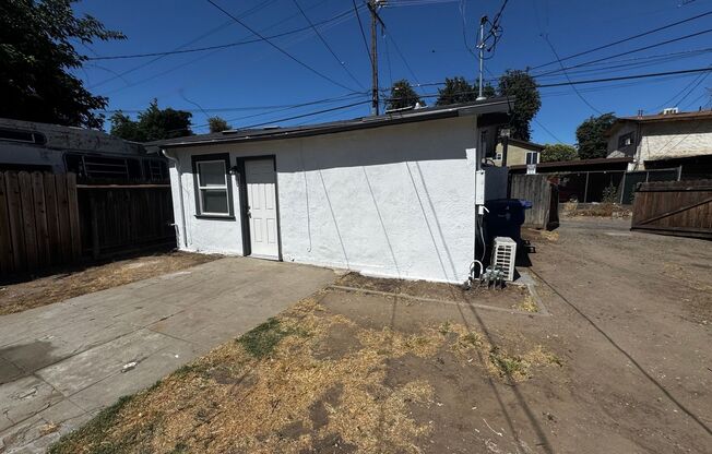 365 1/2 N. Echo Ave.