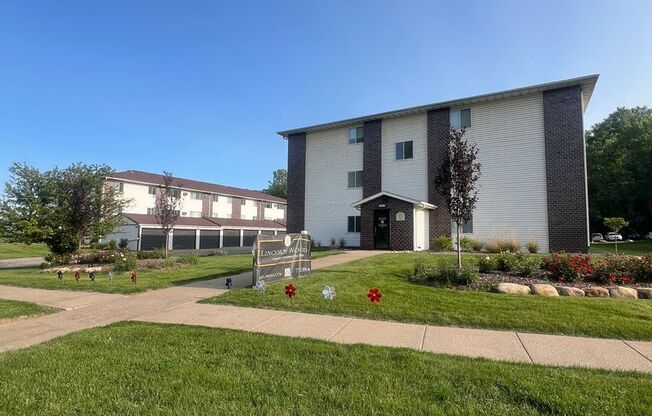 2 beds, 1 bath, 1,000 sqft, $1,010, Unit 306