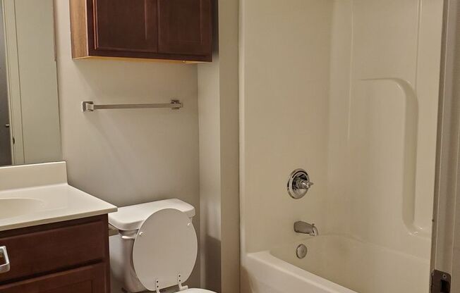 1 bed, 1 bath, 747 sqft, $1,195, Unit 224
