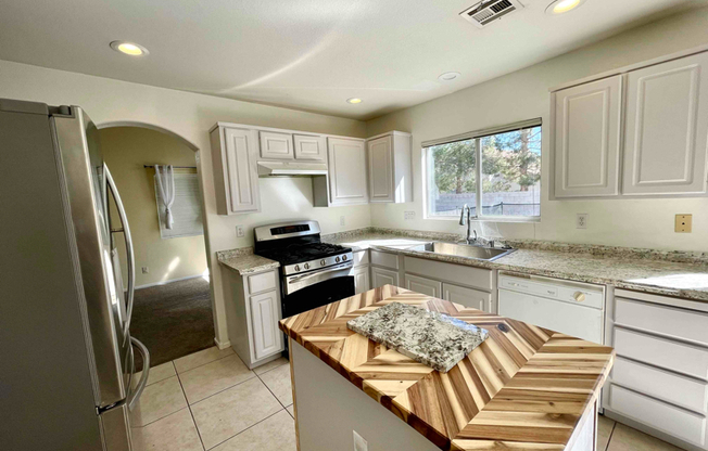 250 CAMELBACK RDG AVE
