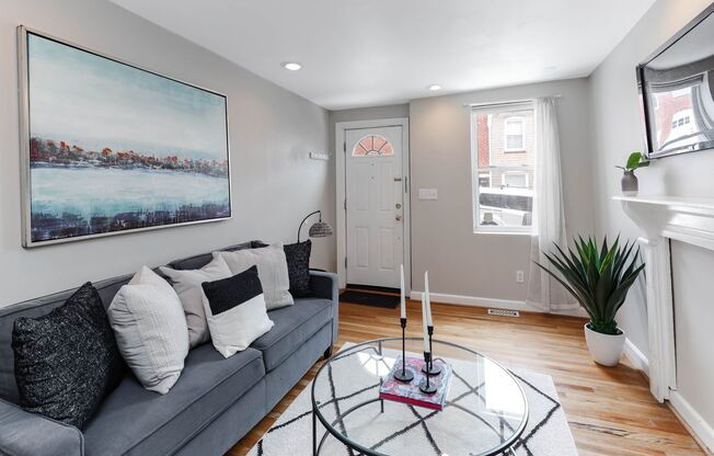 224 S. Castle St./2 Bed, 2 Bath Townhouse in Upper Fells Point