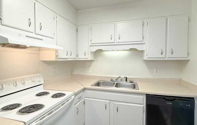 2 beds, 1 bath, 800 sqft, $1,095, Unit B6