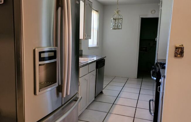 3 beds, 2 baths, $1,100