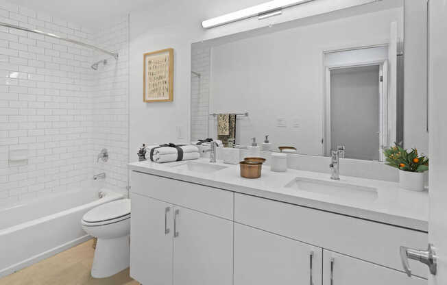 Southwood Apartments - Bathroom