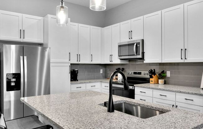 2 beds, 2 baths, 1,140 sqft, $1,695, Unit 406