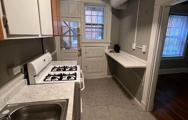 1 bed, 1 bath, $1,295, Unit Apt. 04